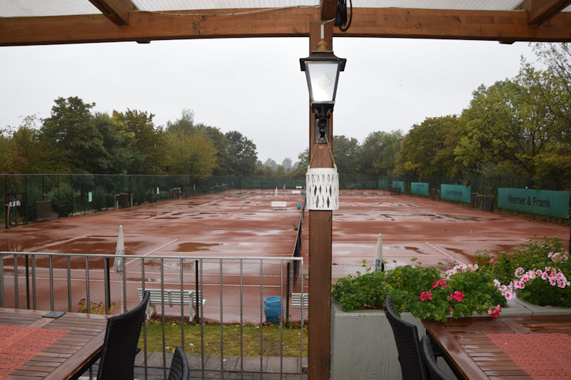 Staunässe nach Dauerregen auf den Plätzen im TC Neuss-Weckhoven e.V. Staunässe nach Dauerregen auf den Plätzen im TC Neuss-Weckhoven e.V.